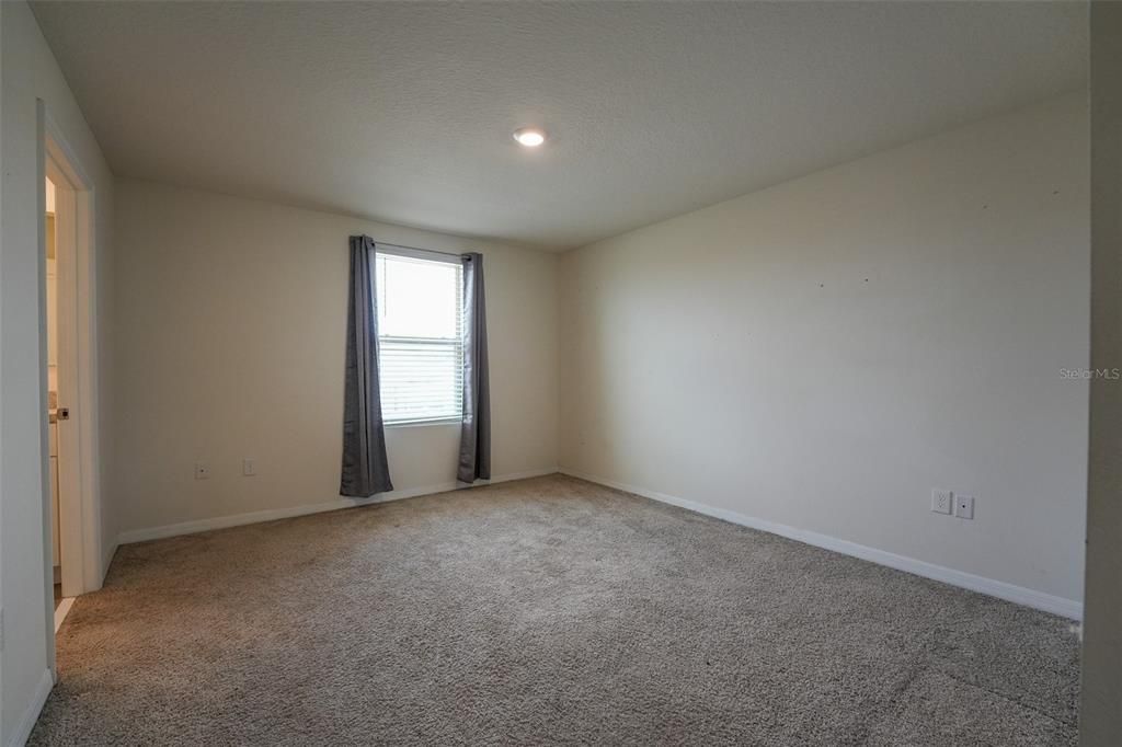 Active With Contract: $2,050 (3 beds, 2 baths, 1624 Square Feet)