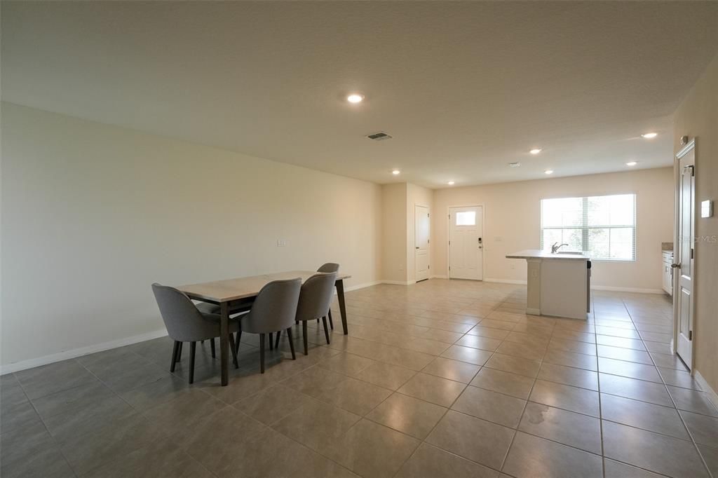 Active With Contract: $2,050 (3 beds, 2 baths, 1624 Square Feet)