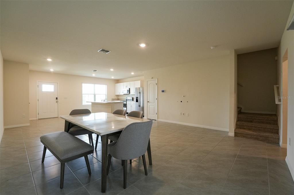 Active With Contract: $2,050 (3 beds, 2 baths, 1624 Square Feet)
