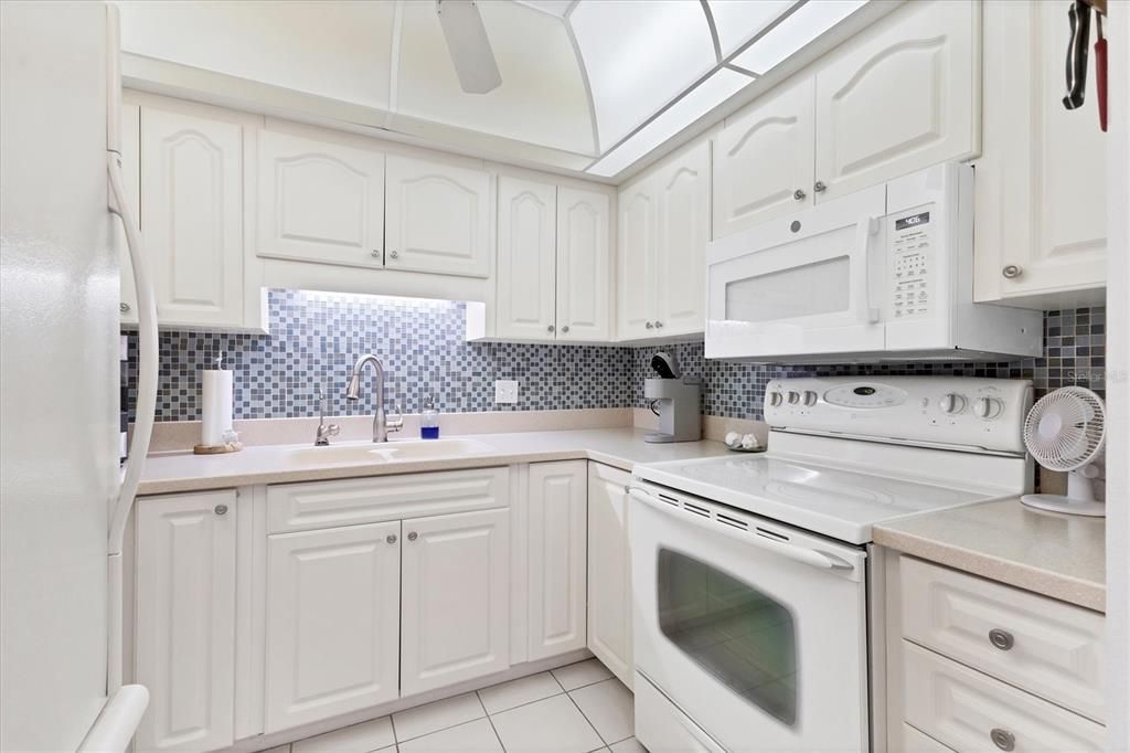 待售: $194,900 (2 贝兹, 2 浴室, 1080 平方英尺)