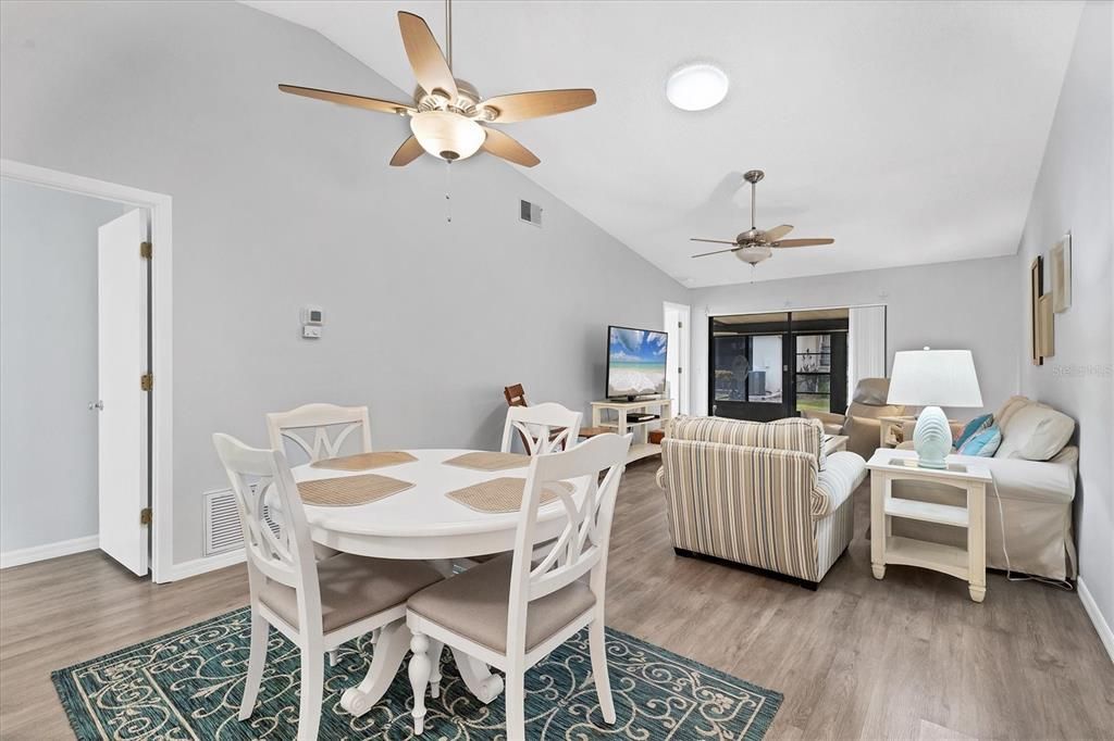 待售: $194,900 (2 贝兹, 2 浴室, 1080 平方英尺)