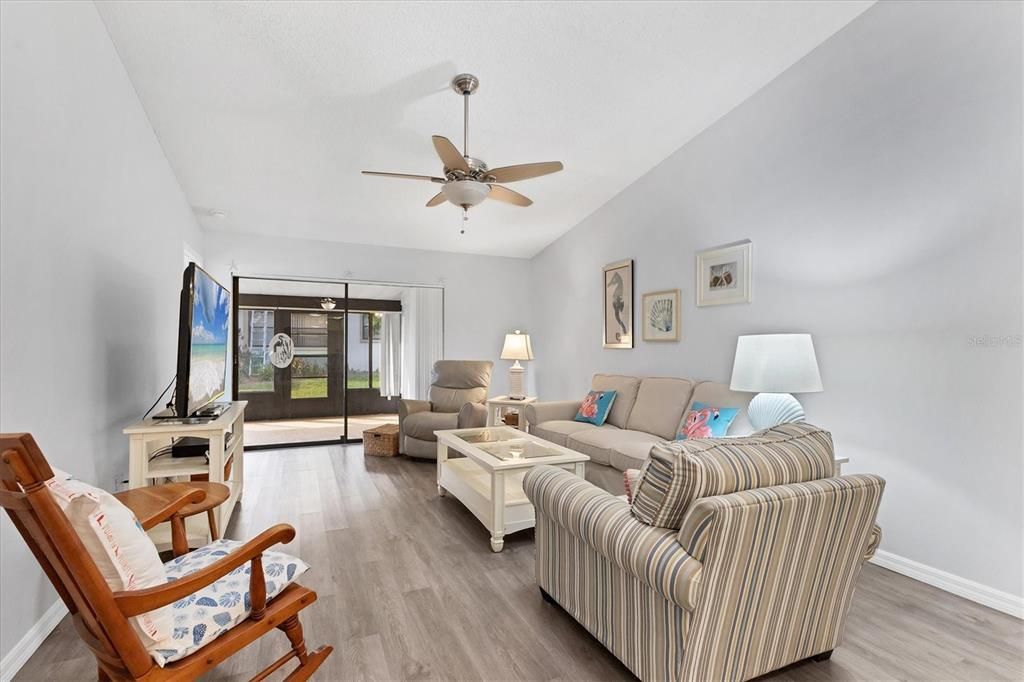 待售: $194,900 (2 贝兹, 2 浴室, 1080 平方英尺)