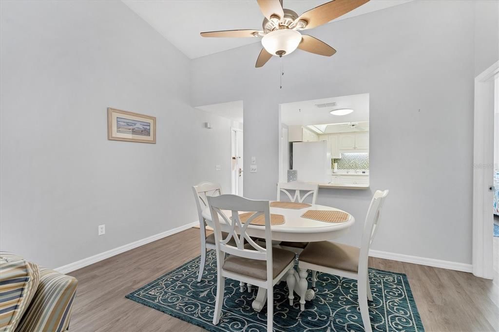 待售: $194,900 (2 贝兹, 2 浴室, 1080 平方英尺)