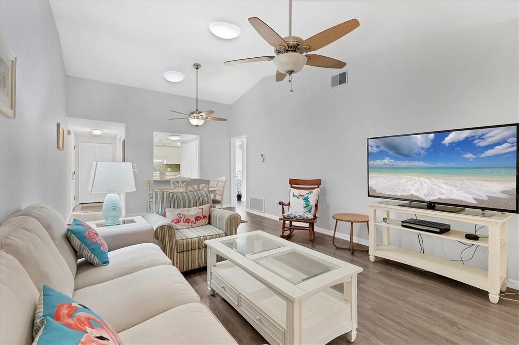 待售: $194,900 (2 贝兹, 2 浴室, 1080 平方英尺)