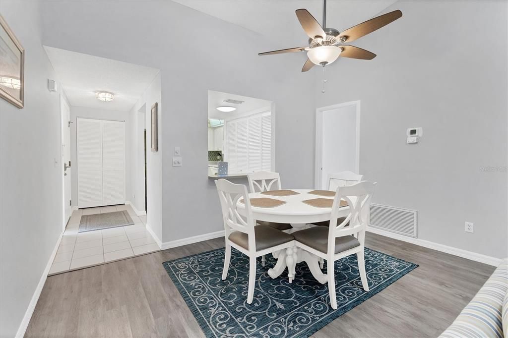 待售: $194,900 (2 贝兹, 2 浴室, 1080 平方英尺)