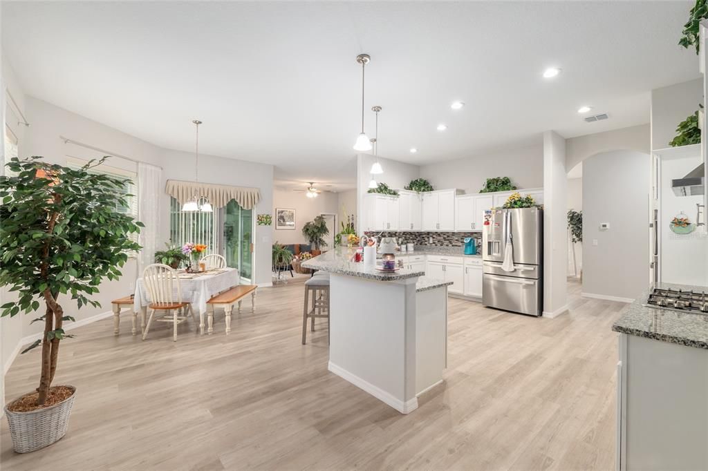 Activo con contrato: $519,000 (4 camas, 3 baños, 2916 Pies cuadrados)