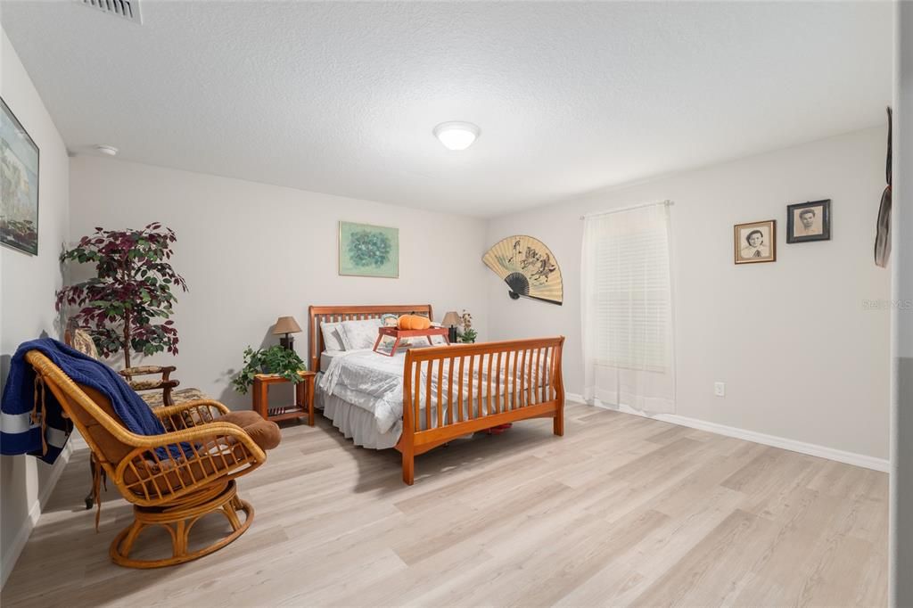 Activo con contrato: $519,000 (4 camas, 3 baños, 2916 Pies cuadrados)