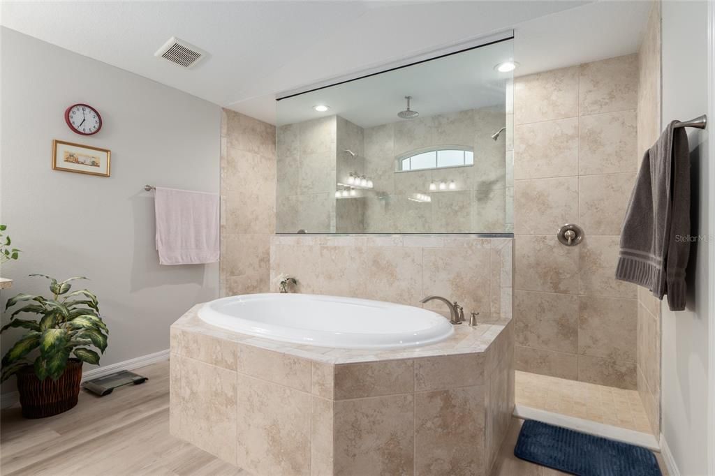 Activo con contrato: $519,000 (4 camas, 3 baños, 2916 Pies cuadrados)