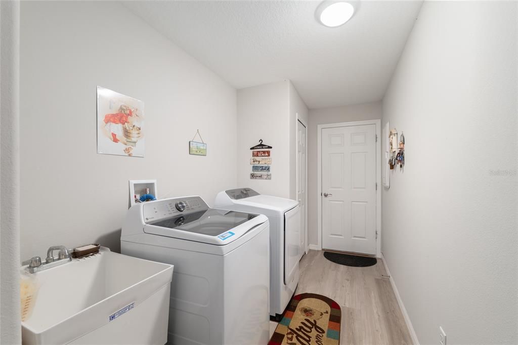 Activo con contrato: $519,000 (4 camas, 3 baños, 2916 Pies cuadrados)