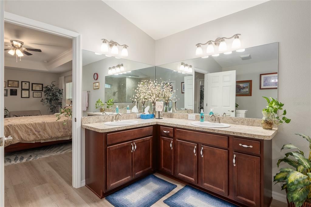 Activo con contrato: $519,000 (4 camas, 3 baños, 2916 Pies cuadrados)