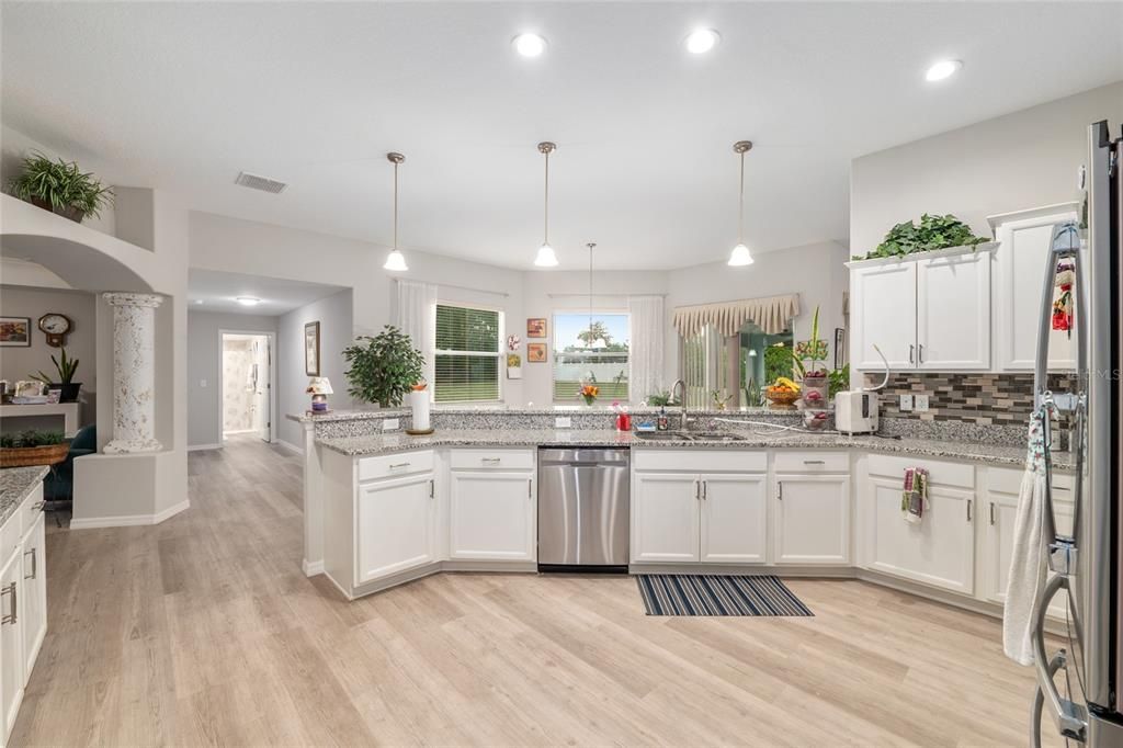 Activo con contrato: $519,000 (4 camas, 3 baños, 2916 Pies cuadrados)