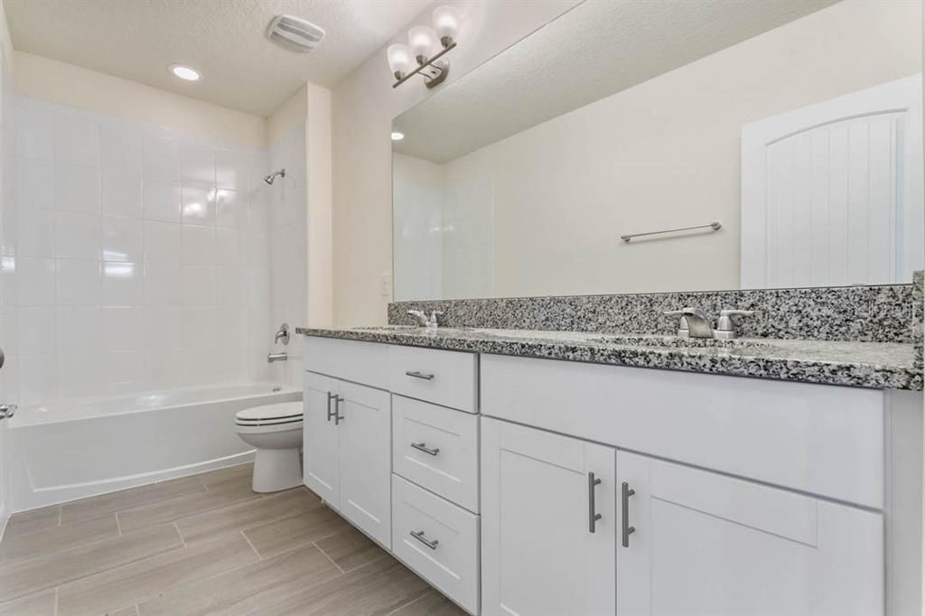 Activo con contrato: $574,990 (3 camas, 2 baños, 2216 Pies cuadrados)