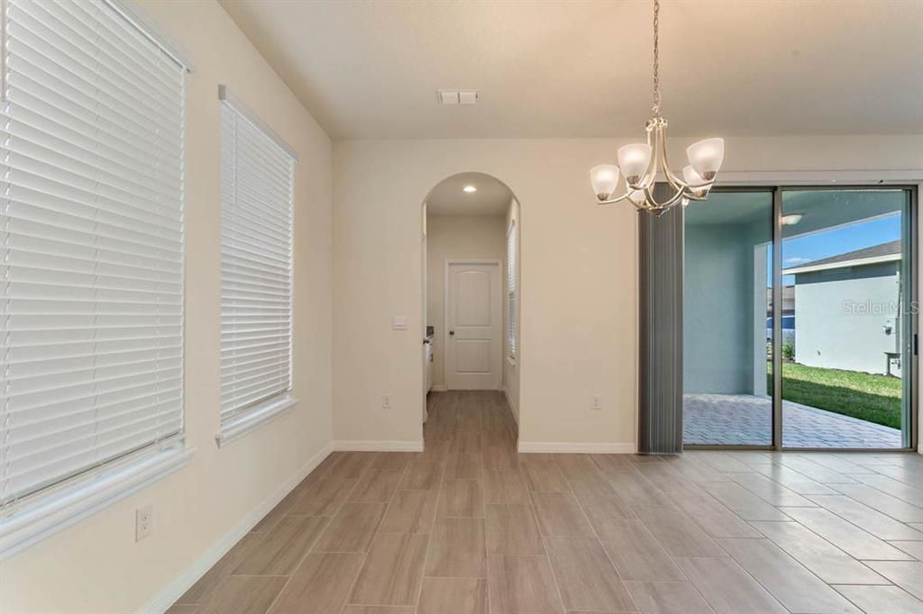 Activo con contrato: $574,990 (3 camas, 2 baños, 2216 Pies cuadrados)