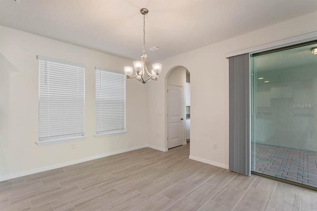 Activo con contrato: $574,990 (3 camas, 2 baños, 2216 Pies cuadrados)