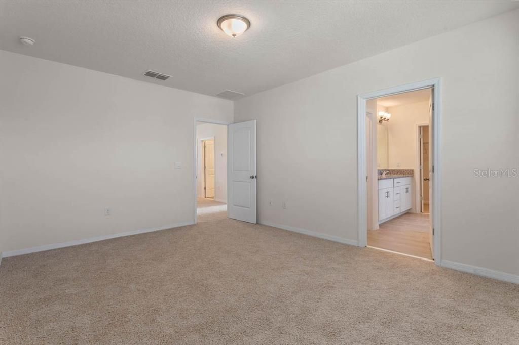 Activo con contrato: $574,990 (3 camas, 2 baños, 2216 Pies cuadrados)