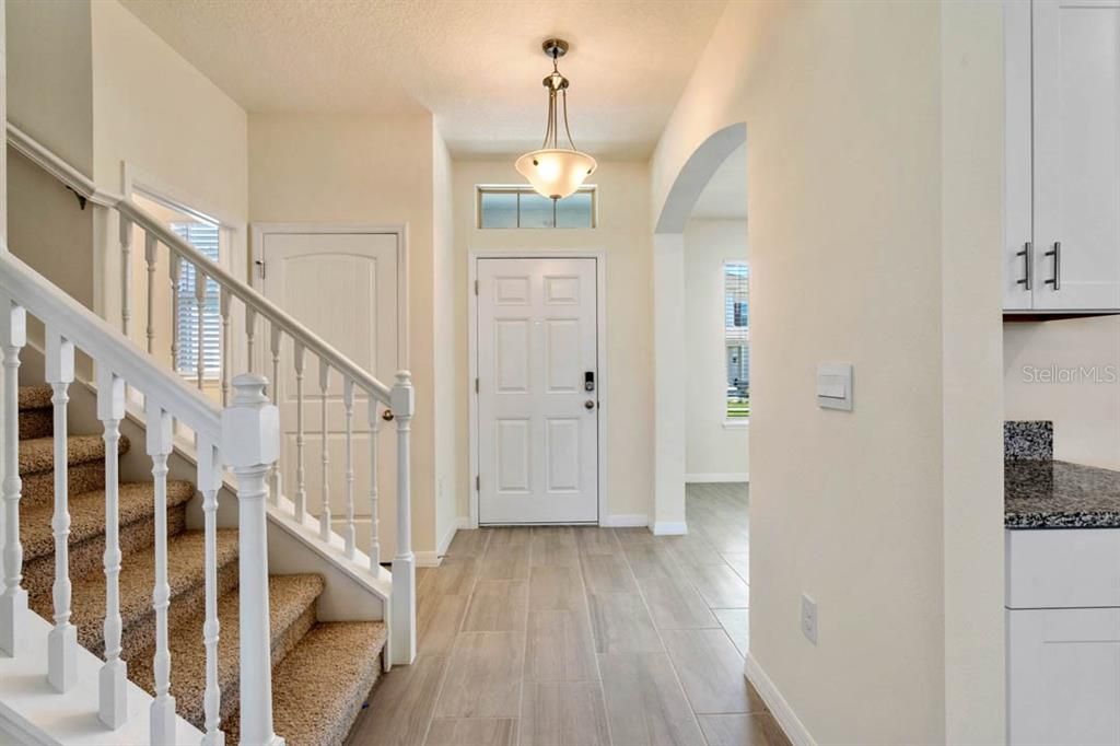 Activo con contrato: $574,990 (3 camas, 2 baños, 2216 Pies cuadrados)