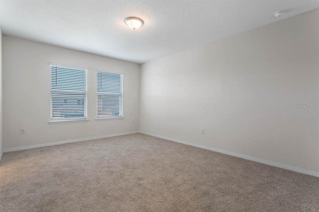 Activo con contrato: $574,990 (3 camas, 2 baños, 2216 Pies cuadrados)