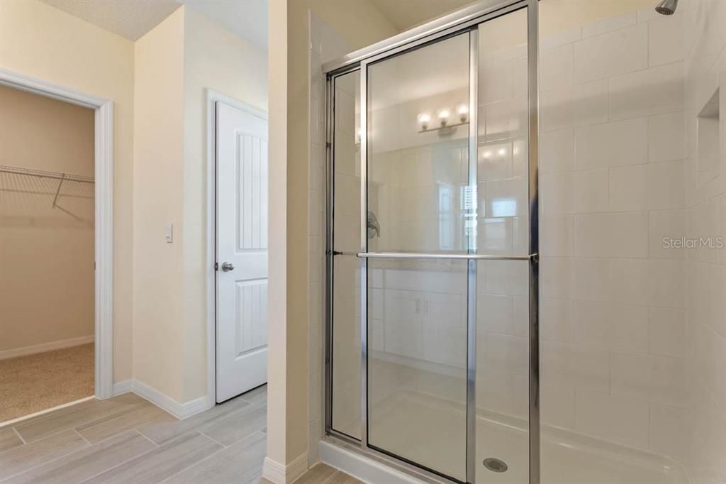 Activo con contrato: $574,990 (3 camas, 2 baños, 2216 Pies cuadrados)