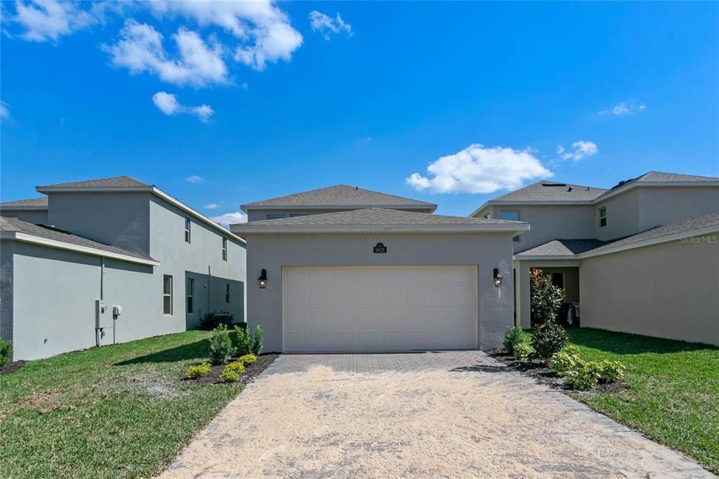 Activo con contrato: $574,990 (3 camas, 2 baños, 2216 Pies cuadrados)