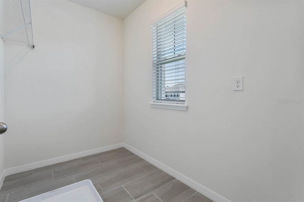 Activo con contrato: $574,990 (3 camas, 2 baños, 2216 Pies cuadrados)