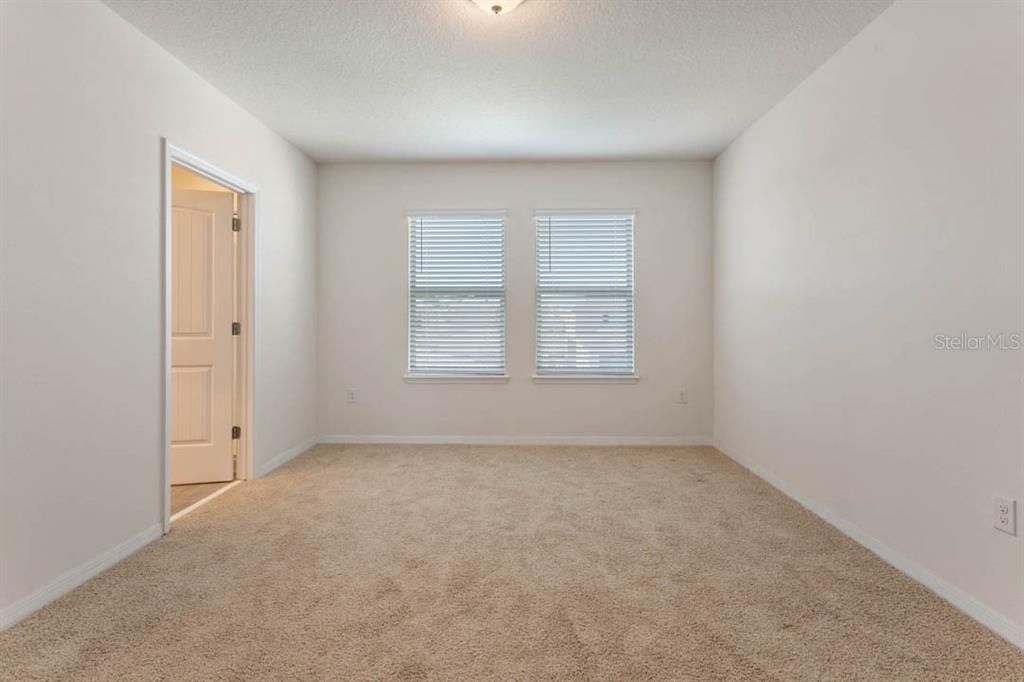 Activo con contrato: $574,990 (3 camas, 2 baños, 2216 Pies cuadrados)