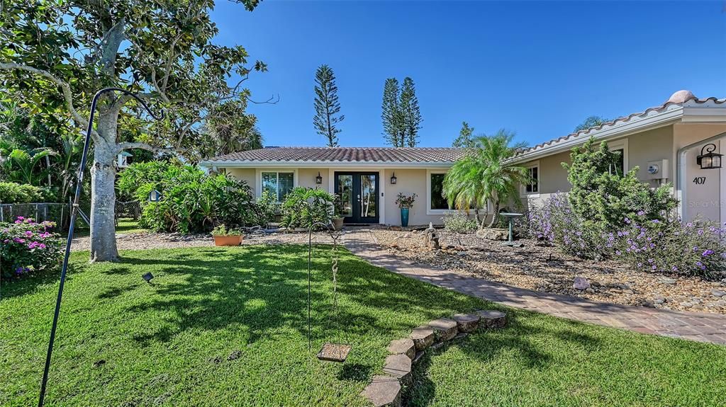 合同活跃: $749,900 (3 贝兹, 2 浴室, 2111 平方英尺)