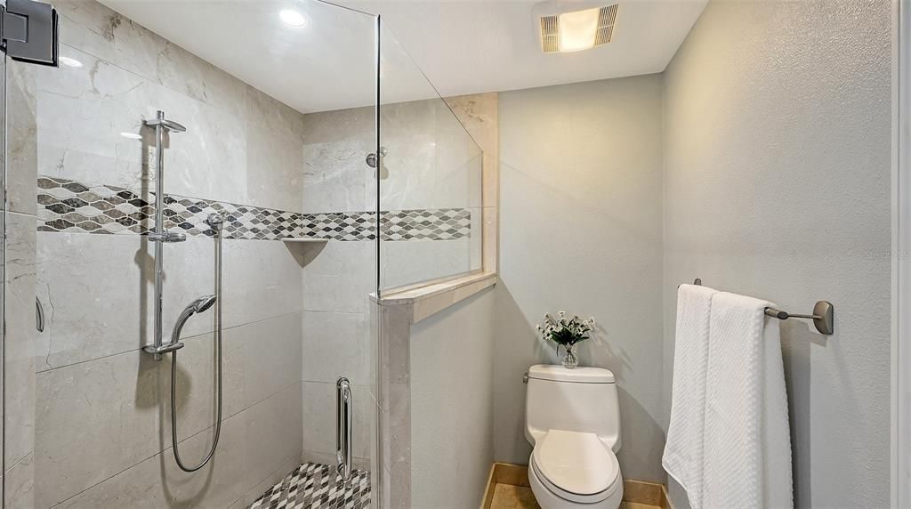 合同活跃: $749,900 (3 贝兹, 2 浴室, 2111 平方英尺)