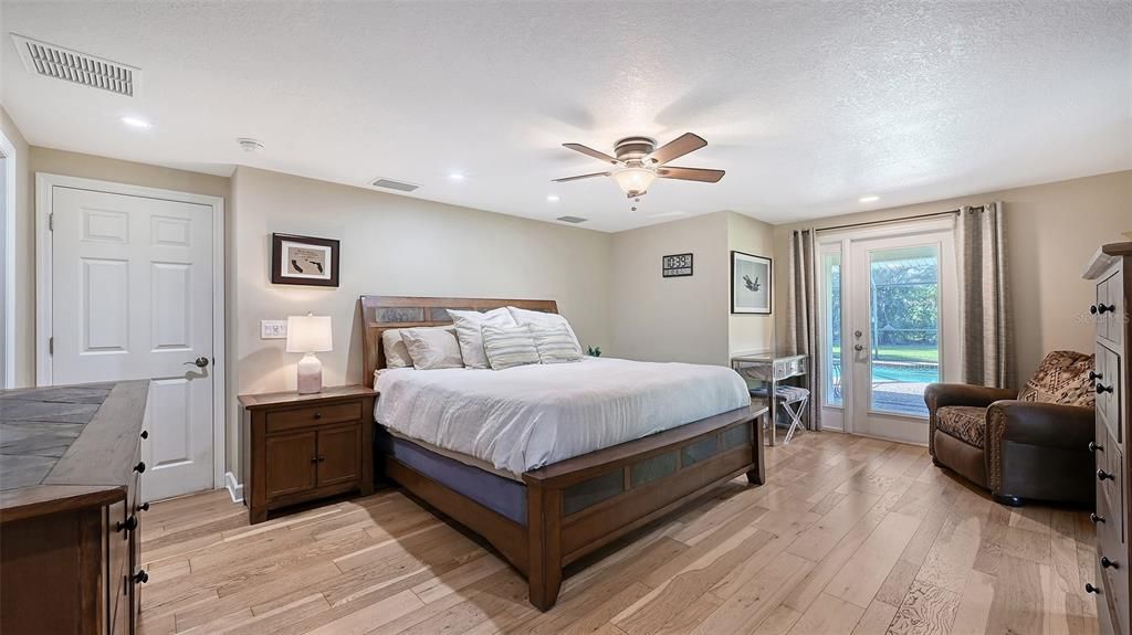 合同活跃: $749,900 (3 贝兹, 2 浴室, 2111 平方英尺)