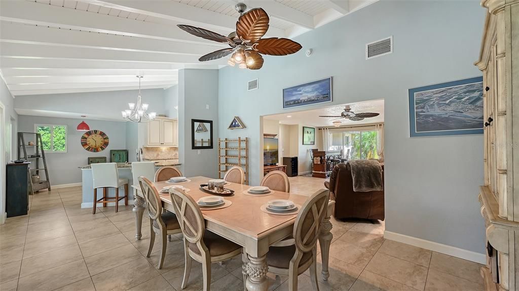 合同活跃: $749,900 (3 贝兹, 2 浴室, 2111 平方英尺)