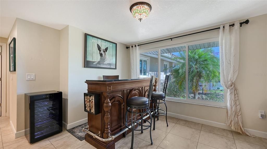 合同活跃: $749,900 (3 贝兹, 2 浴室, 2111 平方英尺)