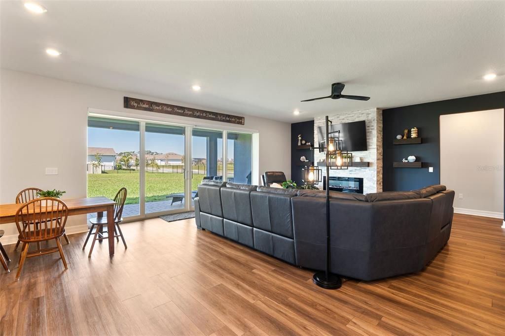 For Sale: $815,000 (5 beds, 3 baths, 4131 Square Feet)