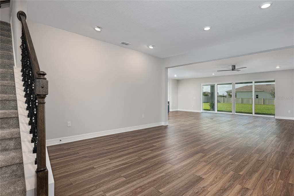 For Sale: $815,000 (5 beds, 3 baths, 4131 Square Feet)