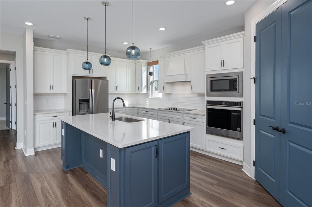 For Sale: $815,000 (5 beds, 3 baths, 4131 Square Feet)