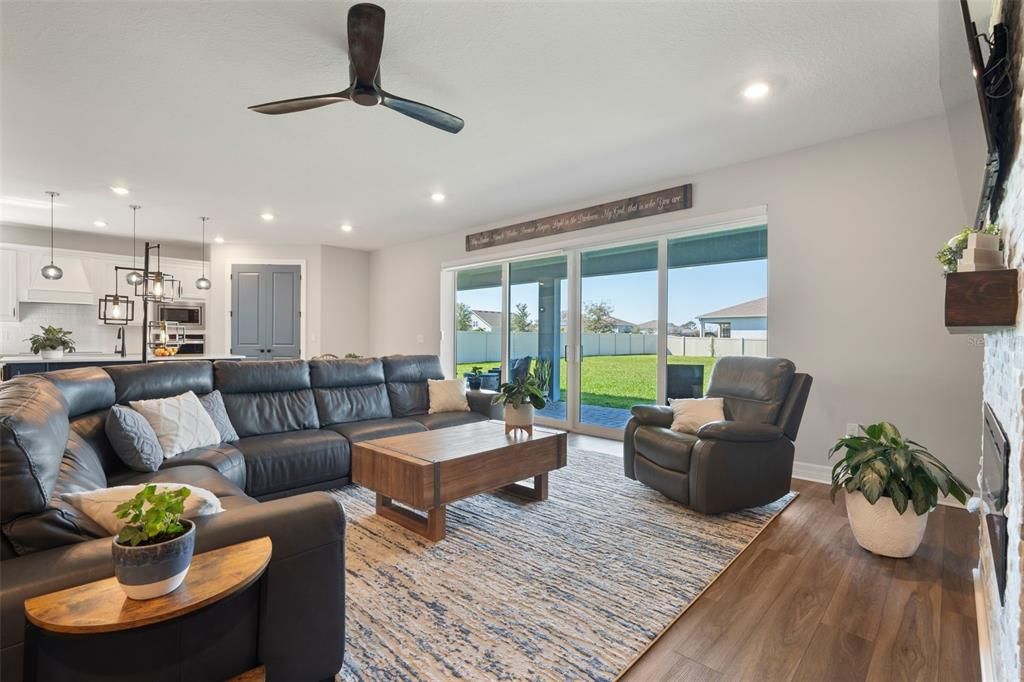 For Sale: $815,000 (5 beds, 3 baths, 4131 Square Feet)