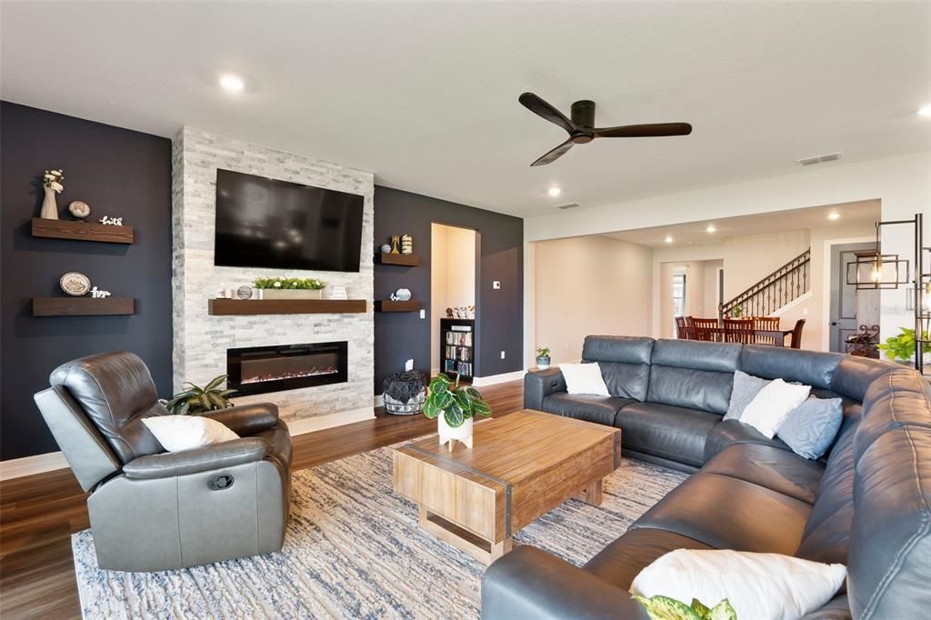 For Sale: $815,000 (5 beds, 3 baths, 4131 Square Feet)