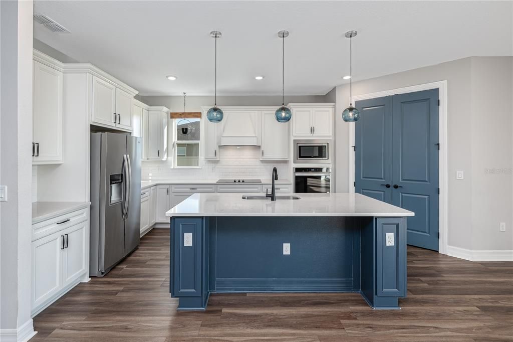 For Sale: $815,000 (5 beds, 3 baths, 4131 Square Feet)