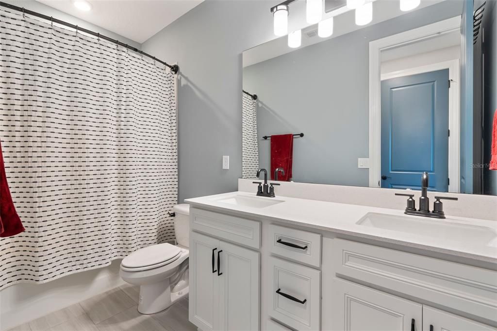 For Sale: $815,000 (5 beds, 3 baths, 4131 Square Feet)