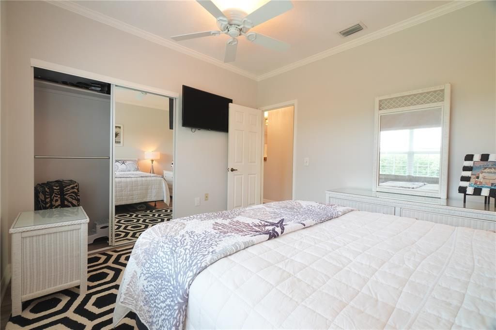 合同活跃: $569,000 (3 贝兹, 2 浴室, 2330 平方英尺)