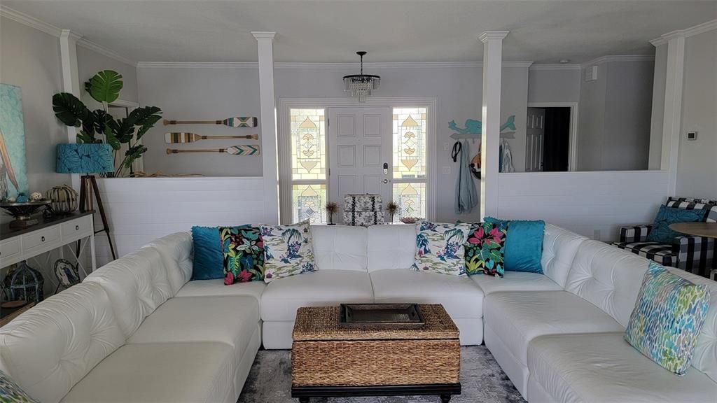 合同活跃: $569,000 (3 贝兹, 2 浴室, 2330 平方英尺)