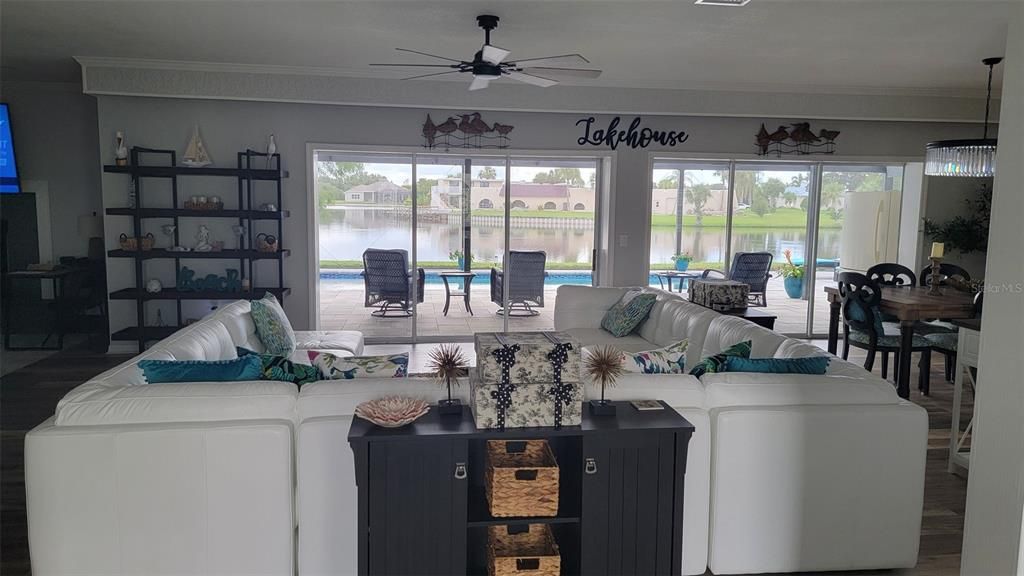 合同活跃: $569,000 (3 贝兹, 2 浴室, 2330 平方英尺)