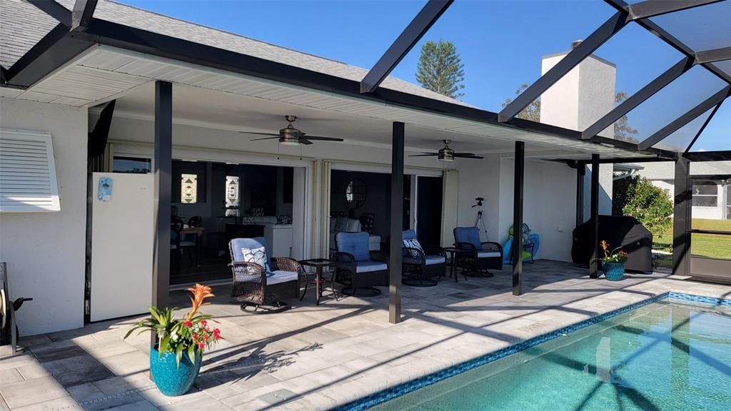 合同活跃: $569,000 (3 贝兹, 2 浴室, 2330 平方英尺)