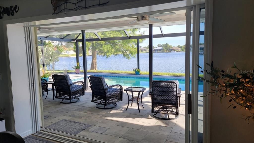 合同活跃: $569,000 (3 贝兹, 2 浴室, 2330 平方英尺)