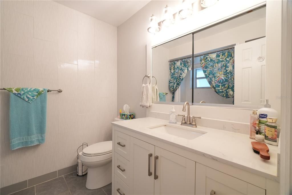 合同活跃: $569,000 (3 贝兹, 2 浴室, 2330 平方英尺)