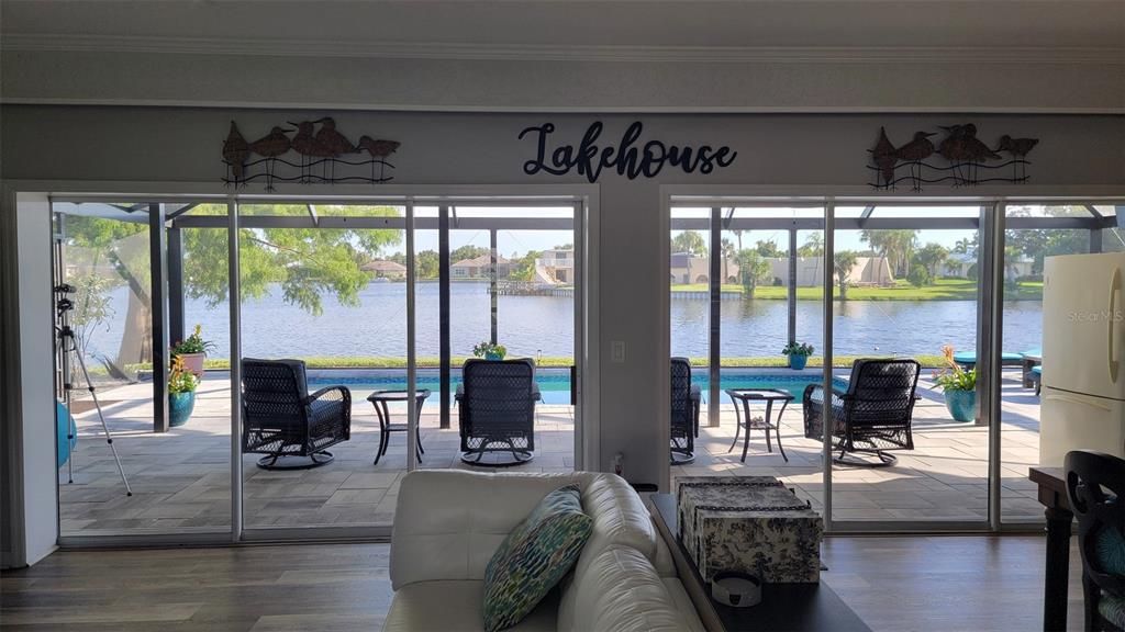 合同活跃: $569,000 (3 贝兹, 2 浴室, 2330 平方英尺)