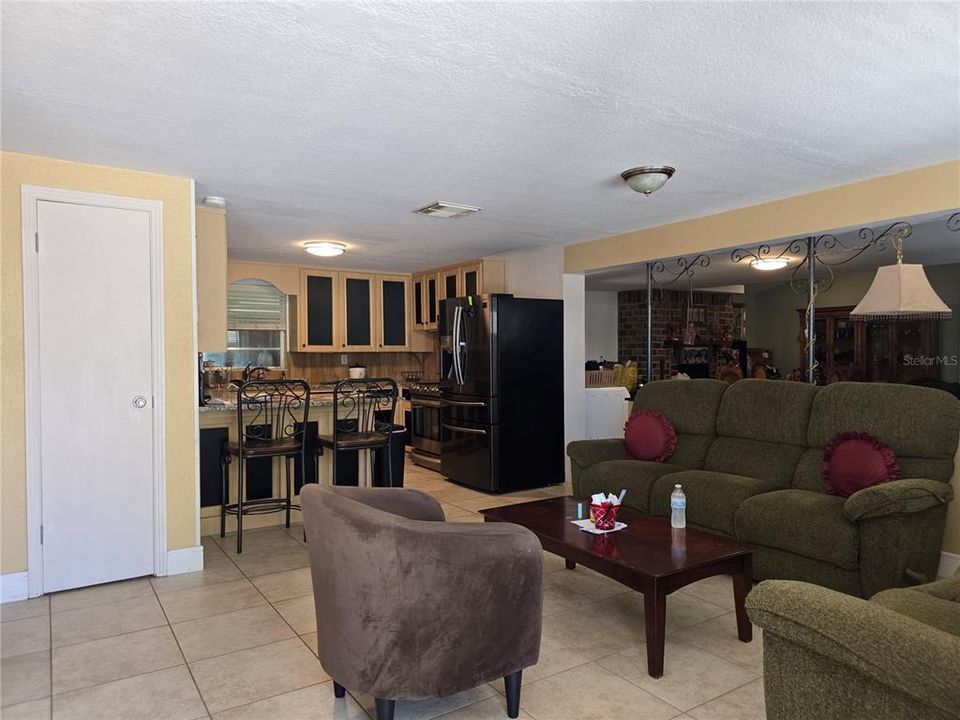 En Venta: $379,000 (3 camas, 2 baños, 2128 Pies cuadrados)