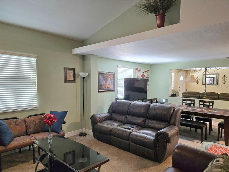 En Venta: $379,000 (3 camas, 2 baños, 2128 Pies cuadrados)