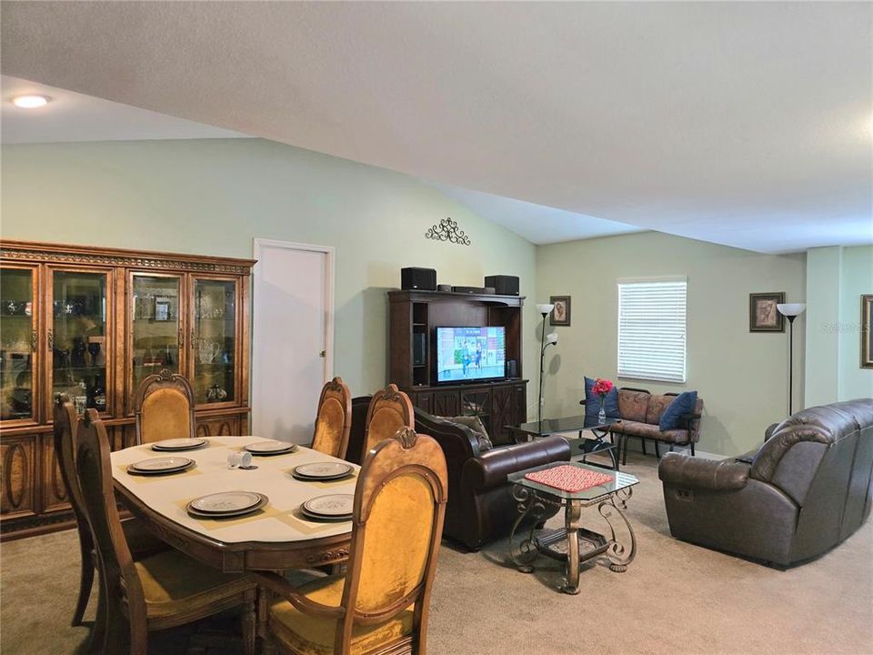 En Venta: $379,000 (3 camas, 2 baños, 2128 Pies cuadrados)