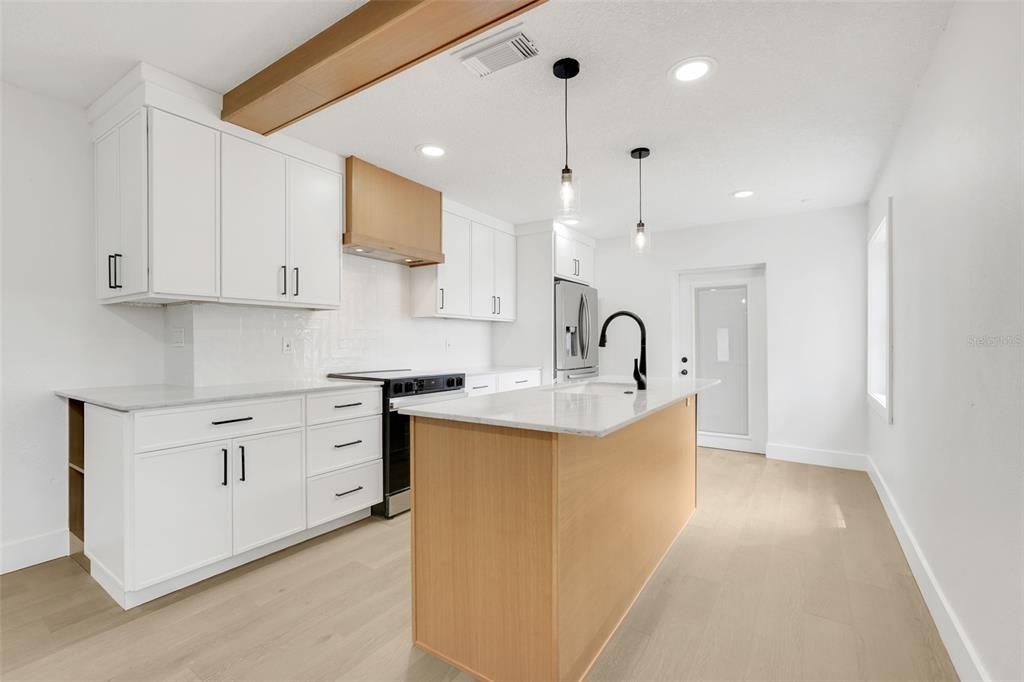 For Sale: $570,000 (3 beds, 2 baths, 1653 Square Feet)