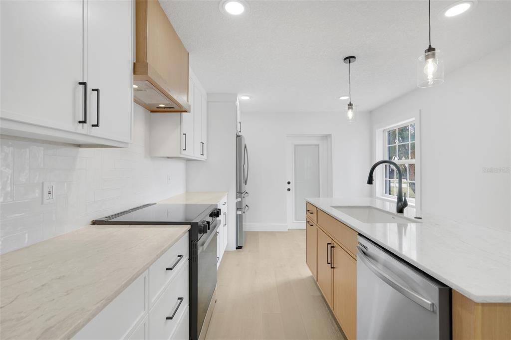 For Sale: $570,000 (3 beds, 2 baths, 1653 Square Feet)