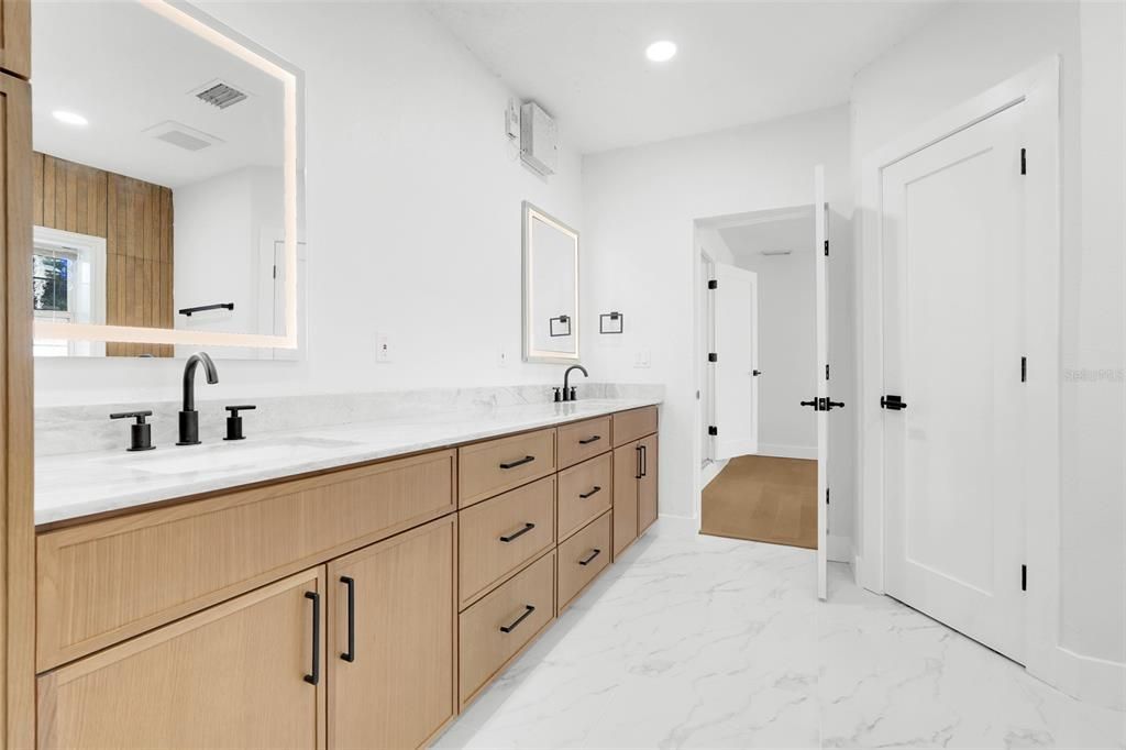 For Sale: $570,000 (3 beds, 2 baths, 1653 Square Feet)